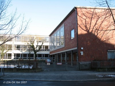 Erich-Hoepner-Schule mit Turnhalle und Aula