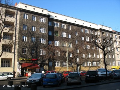 Mietshaus  Königin-Elisabeth-Straße 13, 15, 17