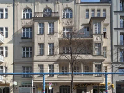 Mietshaus, Läden  Leibnizstraße 48