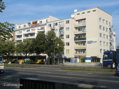 Wohnanlage, Bürogebäude, Läden  Otto-Suhr-Allee 110, 112 Wintersteinstraße 1, 3