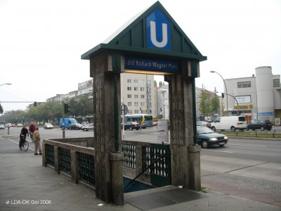 Zugang des U-Bahnhofs Richard-Wagner-Platz