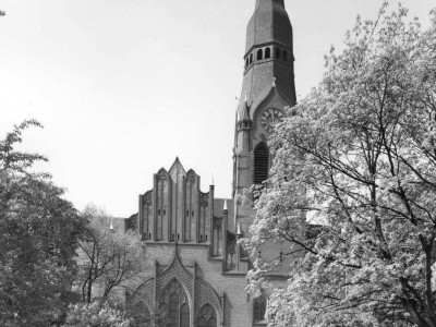 Ev. Pfingstkirche und Gemeindehaus