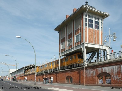 Hochbahnhof Warschauer Brücke
