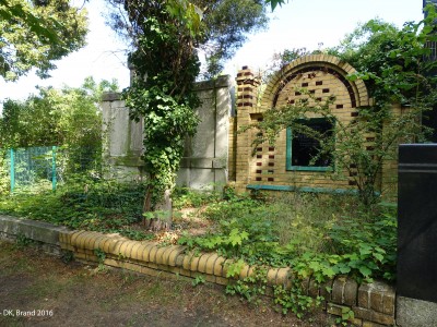 Erbbegräbniswand auf dem Friedhof Rahnsdorf