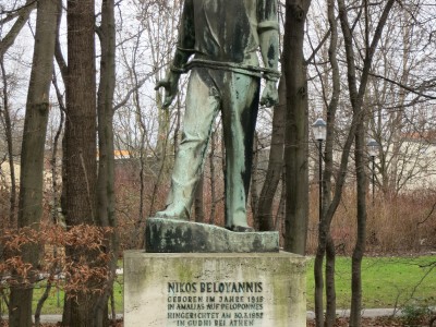 Denkmal "Nikos Belyannes"