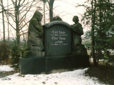Grabmal Carl und Elise Lange auf dem Städtischen Zentral- friedhof