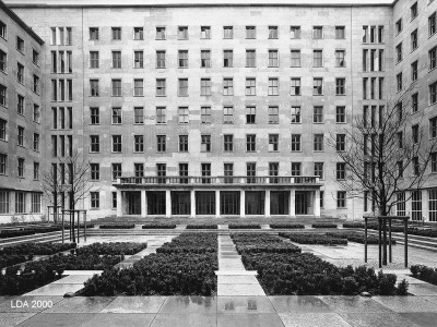 Ehrenhof, Innenhöfe und Gartenanlagen des ehemaligen Reichsluftfahrtministeriums