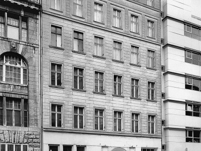 Wohn- und Geschäftshaus, Hotel  Krausenstraße 8