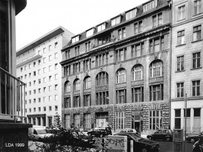 Wohn- und Geschäftshaus, Bäckerei  Krausenstraße 9, 10