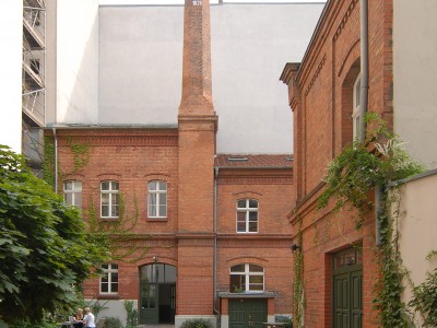 Mietshaus, Fabrik, Schornstein, Remise  Linienstraße 152 Tucholskystraße 45