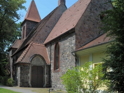 Dorfkirche Britz, Kirchhof