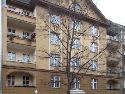 Mietshaus  Donaustraße 9