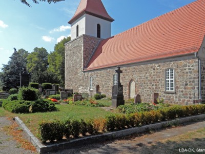 Evangelischer Dorfkirchhof Blankenburg mit Einfriedung