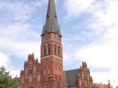 Pfarrkirche St. Georg mit Pfarr- und Gemeindehaus