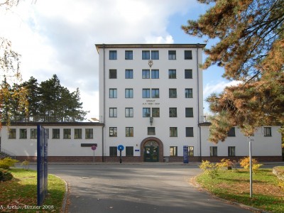 Kaiser-Wilhelm-Institut für Hirnforschung mit Direktorenwohnhaus und Mitarbeiterwohnhaus