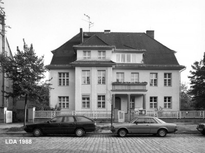 Gemeindehaus, Pfarrhaus, Einfriedung  Alt-Reinickendorf 21, 22