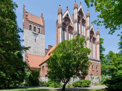 Königin-Luise-Kirche, Jubiläumsbrunnen