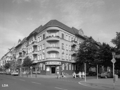 Mietshausgruppe  Residenzstraße 130, 131, 132, 132A Friedrich-Wilhelm-Straße 85, 86, 87