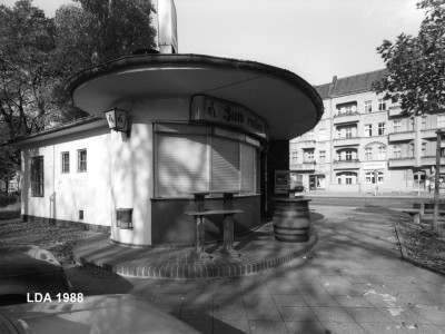 Kiosk, Bedürfnisanstalt  Scharnweberstraße 82