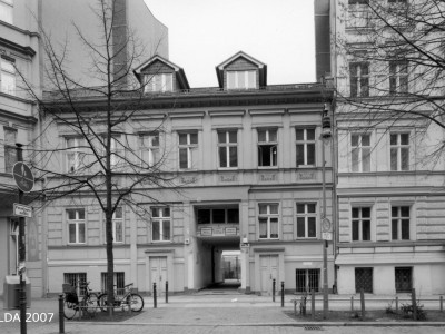 Wohnhaus, Seitenflügel, Stall, Garage  Crellestraße 16