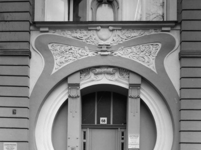 Portal  Eisenacher Straße 68