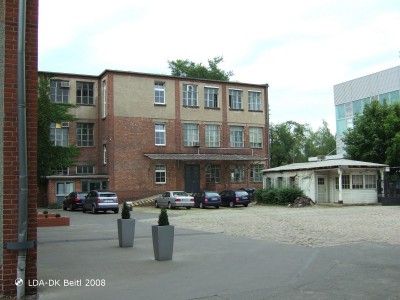 Produktionsgebäude der Gewehrfabrik mit Pförtnerhaus