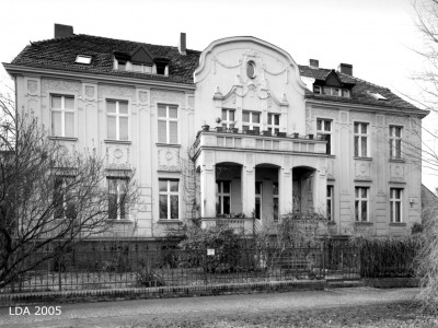 Mietshaus, Vorgarten, Zaun  Alt-Marienfelde 23