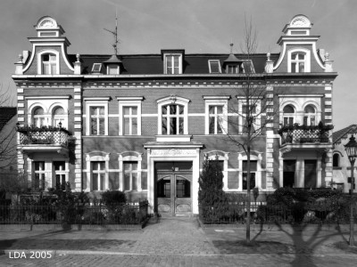 Mietshaus, Vorgarten, Zaun  Alt-Marienfelde 26