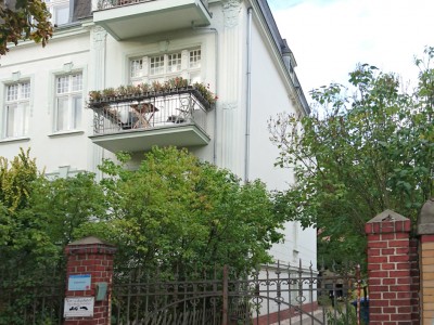 Mietshaus, Remise, Einfriedung  Moltkestraße 36
