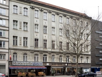 Wohn- und Geschäftshaus  Passauer Straße 4