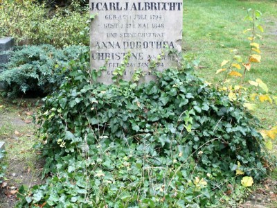 Grabmal J. C. J. Albrecht (gest. 1848) und Ehefrau (gest. 1851)