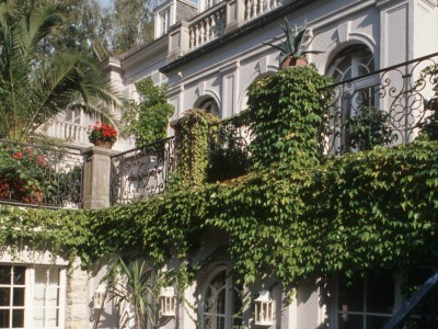 Wohnhaus mit Terrasse und Nymphaeum