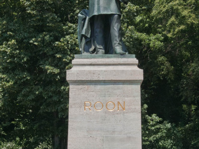 Roon-Denkmal