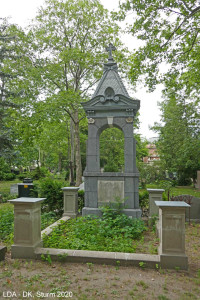 Friedhof der St. Hedwigs-Gemeinde mit Grabstätten und Friedhofskapelle