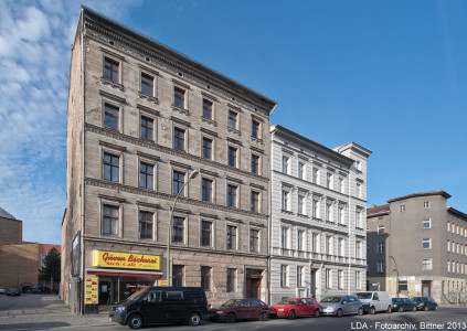 Mietshaus  Neuenburger Straße 11
