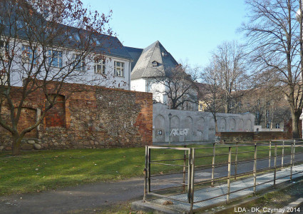Waisenstraße, Stadtmauer, Kirche