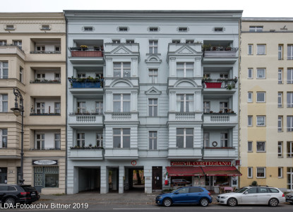 Mietshaus, Laden  Spandauer Damm 23