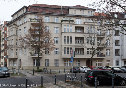 Mietshaus, Laden  Wundtstraße 5 Knobelsdorffstraße 13