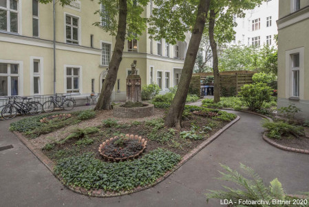 Gartenhof des Mietshauses Gervinusstraße 20A-B