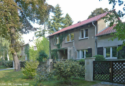 Erich-Weinert-Siedlung mit Gärten und Gedenkmauer für Erich Weinert