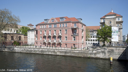 Universitäts-Frauenklinik