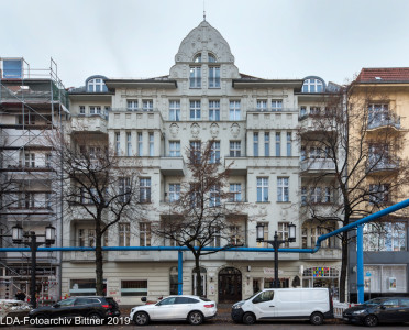Mietshaus, Läden  Bismarckstraße 69