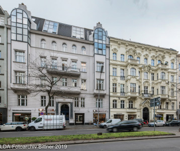 Vestibül des Vorderhauses und Ateliergebäude im Hof
