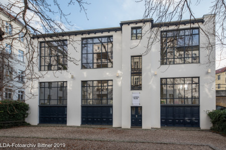 Vestibül des Vorderhauses und Ateliergebäude im Hof