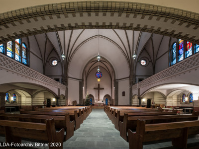 Trinitatiskirche mit Kirchplatz