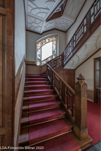 Vestibül und Treppenhaus eines Mietshauses