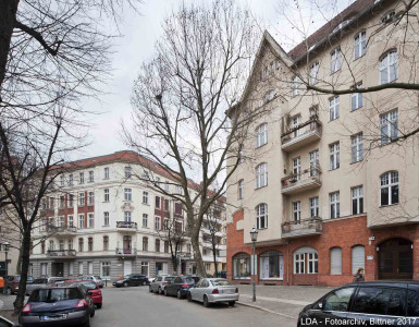 Kirche, Schule, Mietshausgruppe, Straßenbeleuchtung, Litfaßsäule  Haubachstraße 1, 2, 3, 4, 5, 6, 7, 8, 9, 10, 11, 12, 13, 14, 15, 16, 17, 18, 19, 20, 21, 22, 23, 24, 25, 26, 27, 28, 29, 30, 31 Behaimstraße 1, 2, 4, 13, 15, 16, 17, 18, 19, 20, 21, 22, 23, 24, 25 Gierkeplatz 2, 4, 6, 7, 8, 9, 11, 12 Gierkezeile 27, 28, 29, 30, 31, 32, 33, 34, 36, 38, 39, 40, 42 Kaiser-Friedrich-Straße 93 Richard-Wagner-Platz 5 Richard-Wagner-Straße 37, 39, 43, 45, 47, 49, 51, 54, 55, 57 Schustehrusstraße 1, 11, 13, 15, 17, 18, 20, 22 Thrasoltstraße 5, 7, 10, 11, 13, 15, 16, 17, 19, 21, 23, 25 Wilmersdorfer Straße 8A, 9, 10, 11, 12, 13, 14, 15, 16, 17, 18, 19, 20, 21, 22, 23, 152A, 155, 156, 157, 158, 161