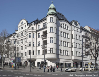 Mietshausgruppe  Kurfürstendamm 48, 49, 50, 50A, 51, 52, 53, 54, 55, 56, 57, 58, 59, 60, 184, 185, 186, 187, 188, 189, 190, 191, 192, 193, 194 Leibnizstraße 54 Schlüterstraße 46, 47 Lietzenburger Straße 104, 106 Wielandstraße 23