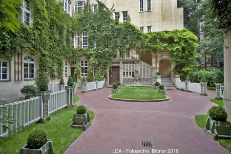 Innenhof Gelbes Haus I