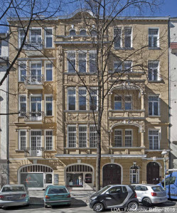 Mietshaus, Läden  Clausewitzstraße 4